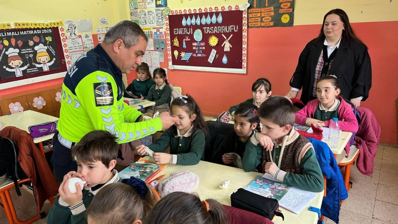 Kastamonu’da Miniklere Trafik Dersi Kurallar Sınıfta Anlatıldı (1)