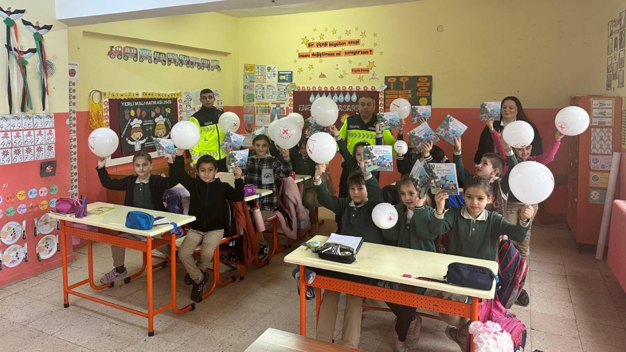 Kastamonu’da Miniklere Trafik Dersi Kurallar Sınıfta Anlatıldı (4)