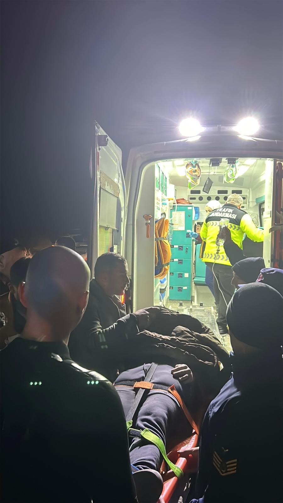 Kastamonu'da Otomobil 25 Metrelik Şarampole Yuvarlandı 1 Kişi Yaralandı 5