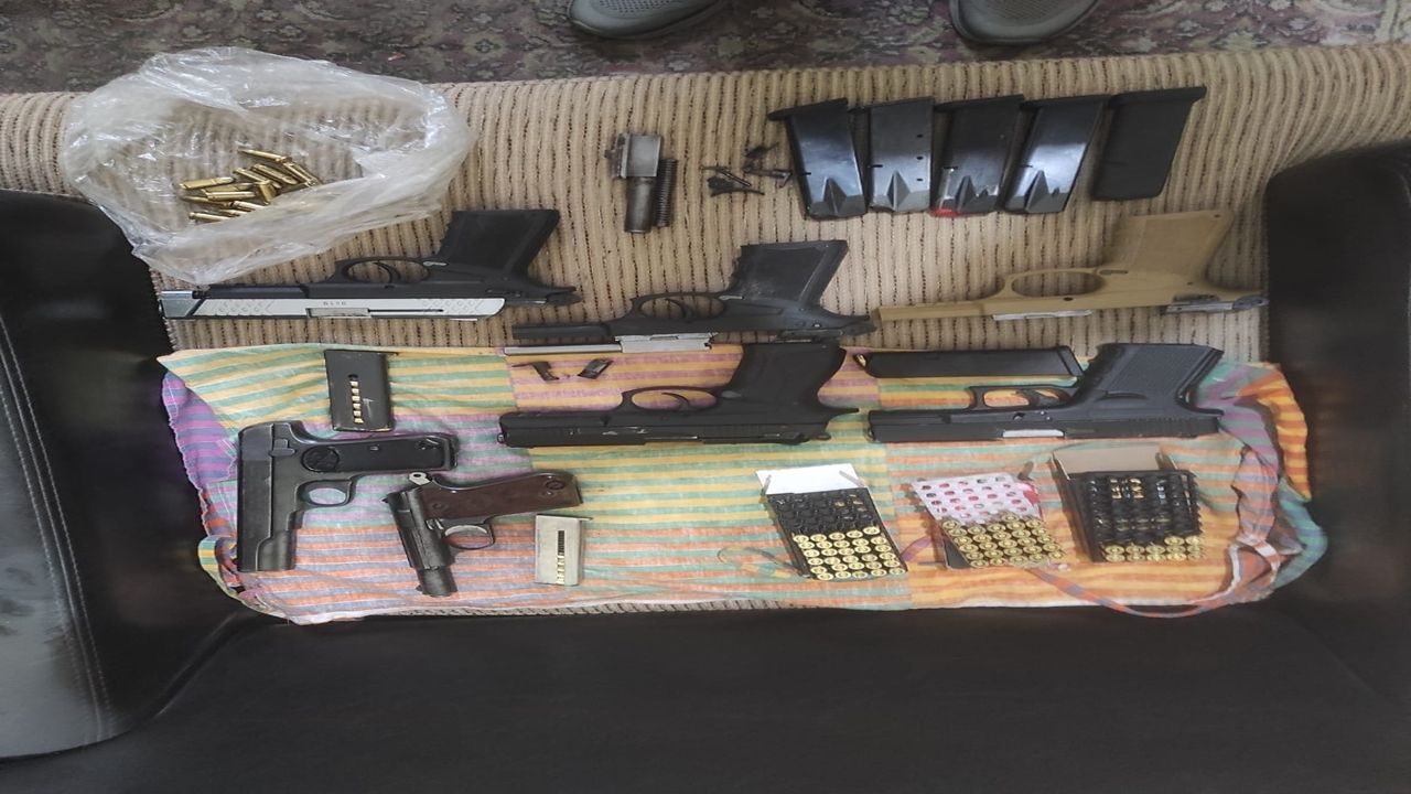 Kastamonu’da Ruhsatsız Silah Operasyonu Çok Sayıda Tabanca Ve Mühimmat Ele Geçirildi (2)