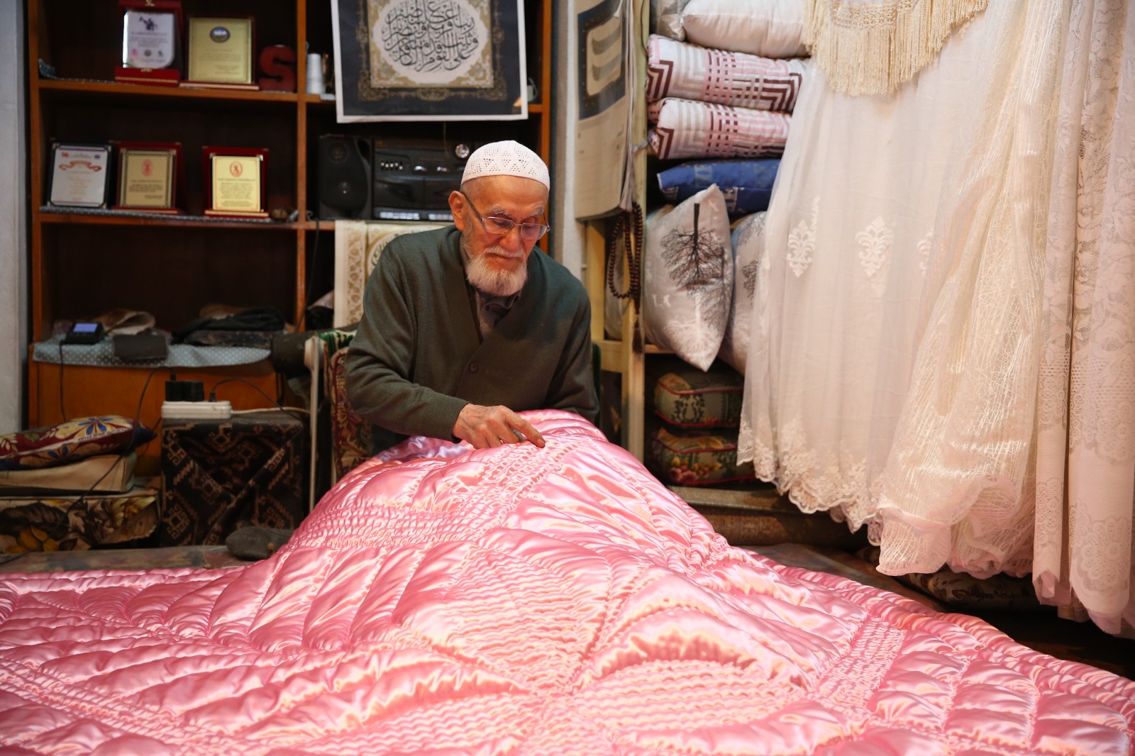 Kastamonu'da Yorgancı Dede 72 Yıldır Iğnesini Elinden Bırakmıyor 88