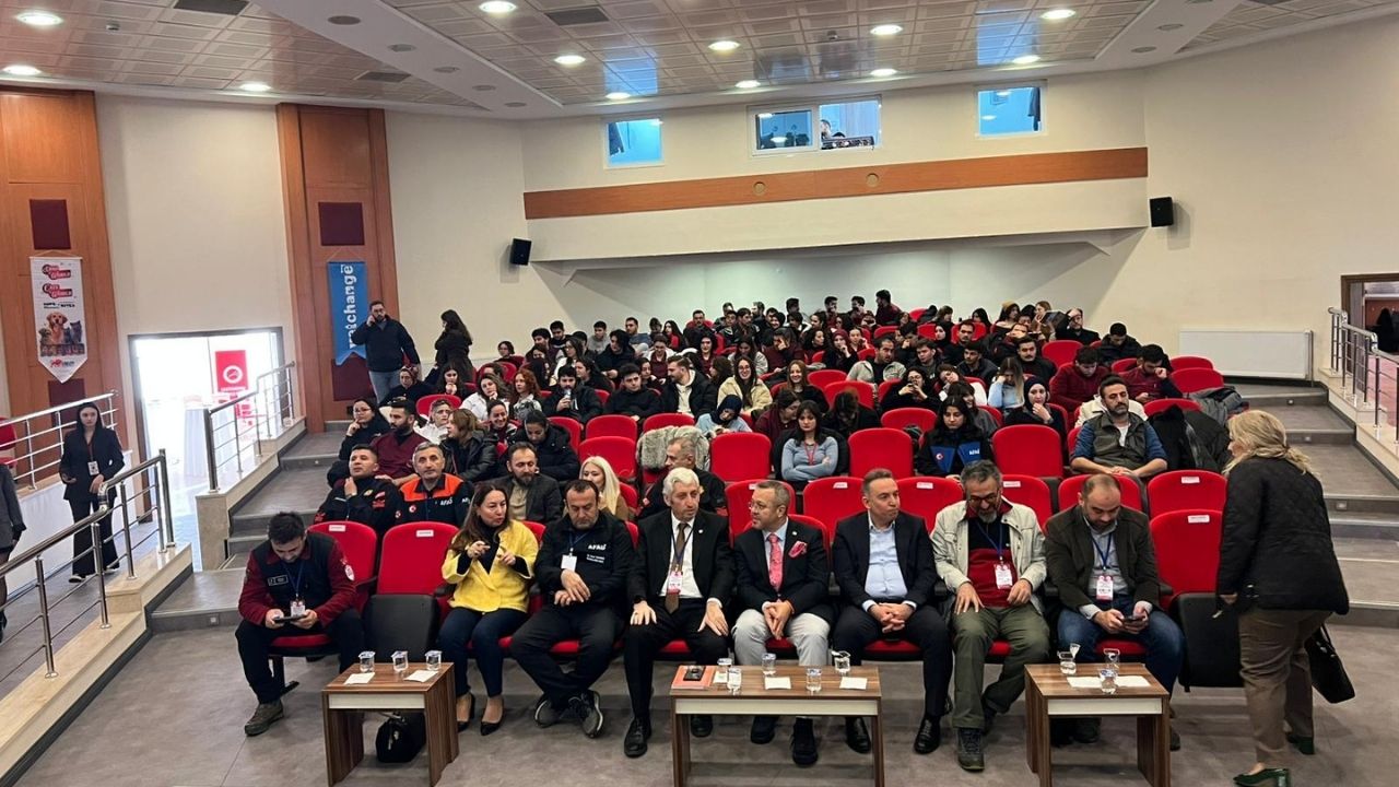 Kastamonu’dan Türkiye’ye Örnek Afetlerde Veteriner Hekimlik Çalıştayı Düzenlendi (5)