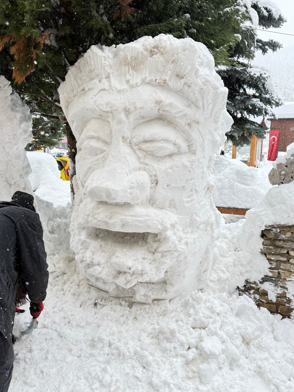 Kastamonu'nun Ilçesinde Kardan Heykel Ilgi Odağı Oldu 2