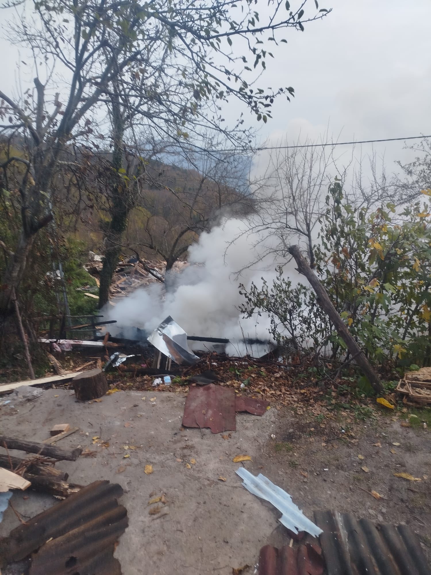 Kastamonu'nun Ilçesinde Odunluk Yandı! 2