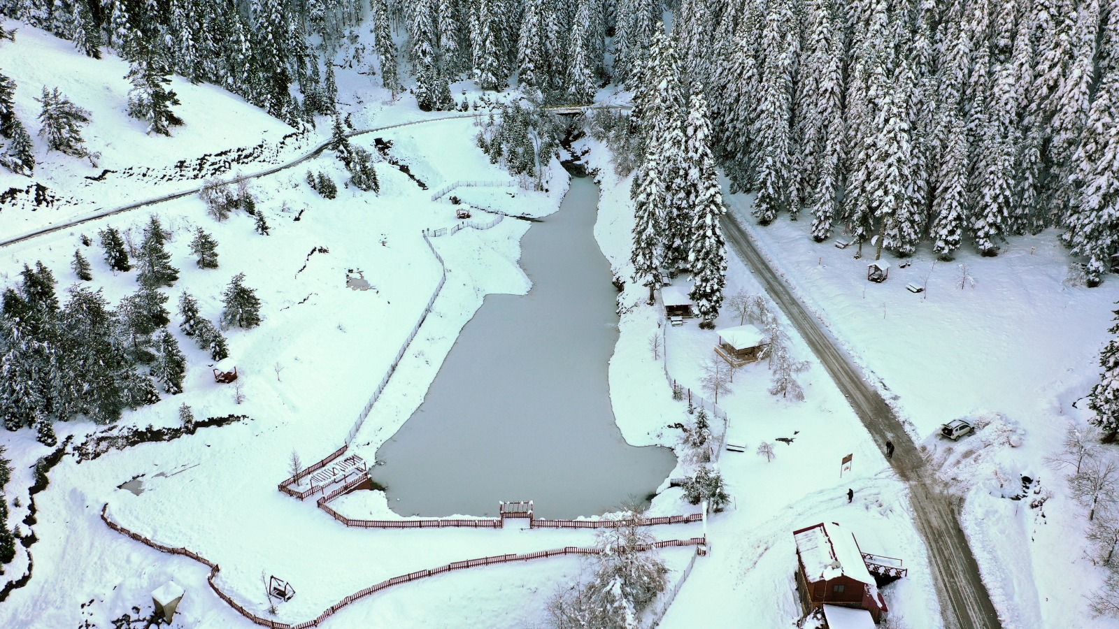 Kastamonu'nun Ilçesindeki Orman Parkı Beyaza Büründü Kartpostallık Görüntüler Oluştu! 12-3