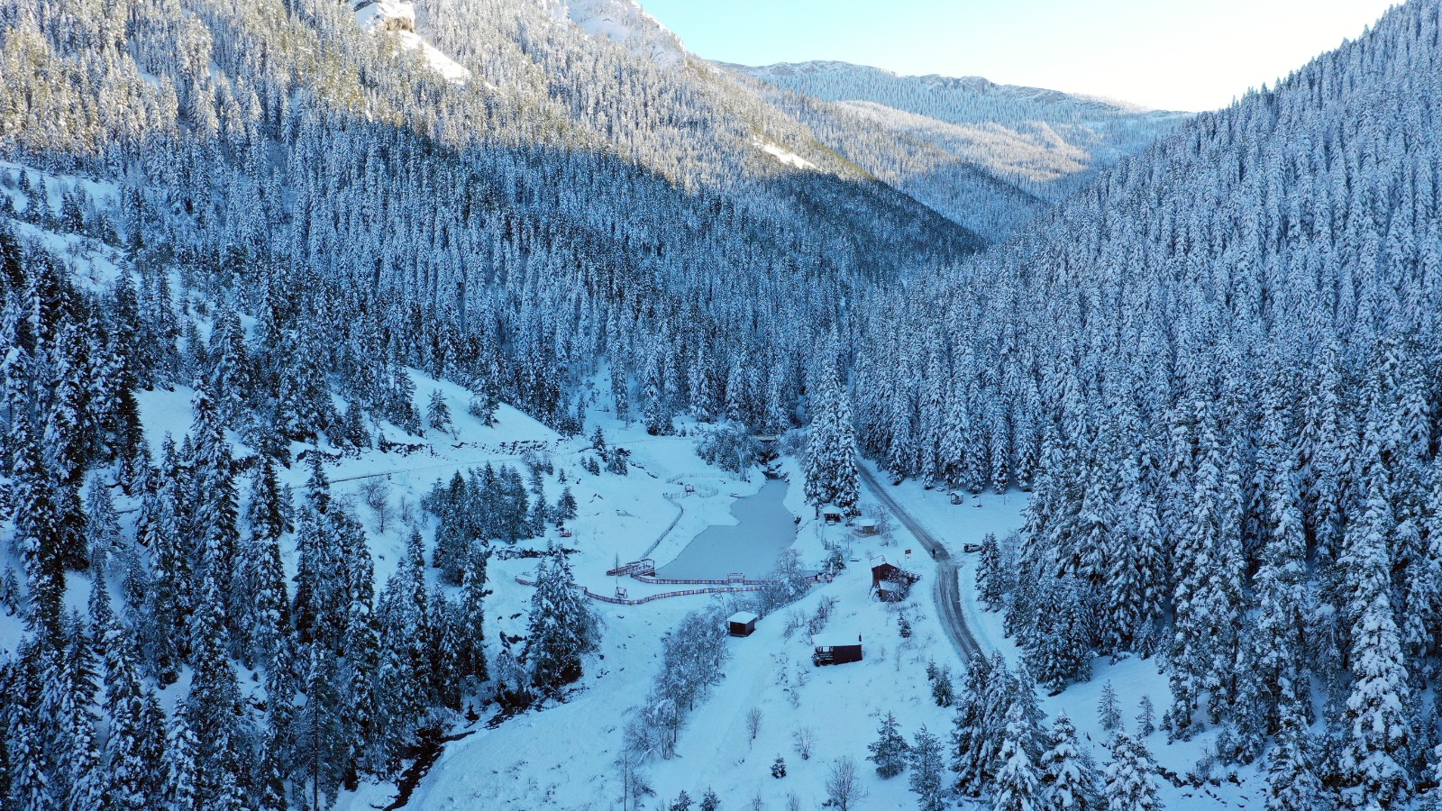 Kastamonu'nun Ilçesindeki Orman Parkı Beyaza Büründü Kartpostallık Görüntüler Oluştu! 14-3
