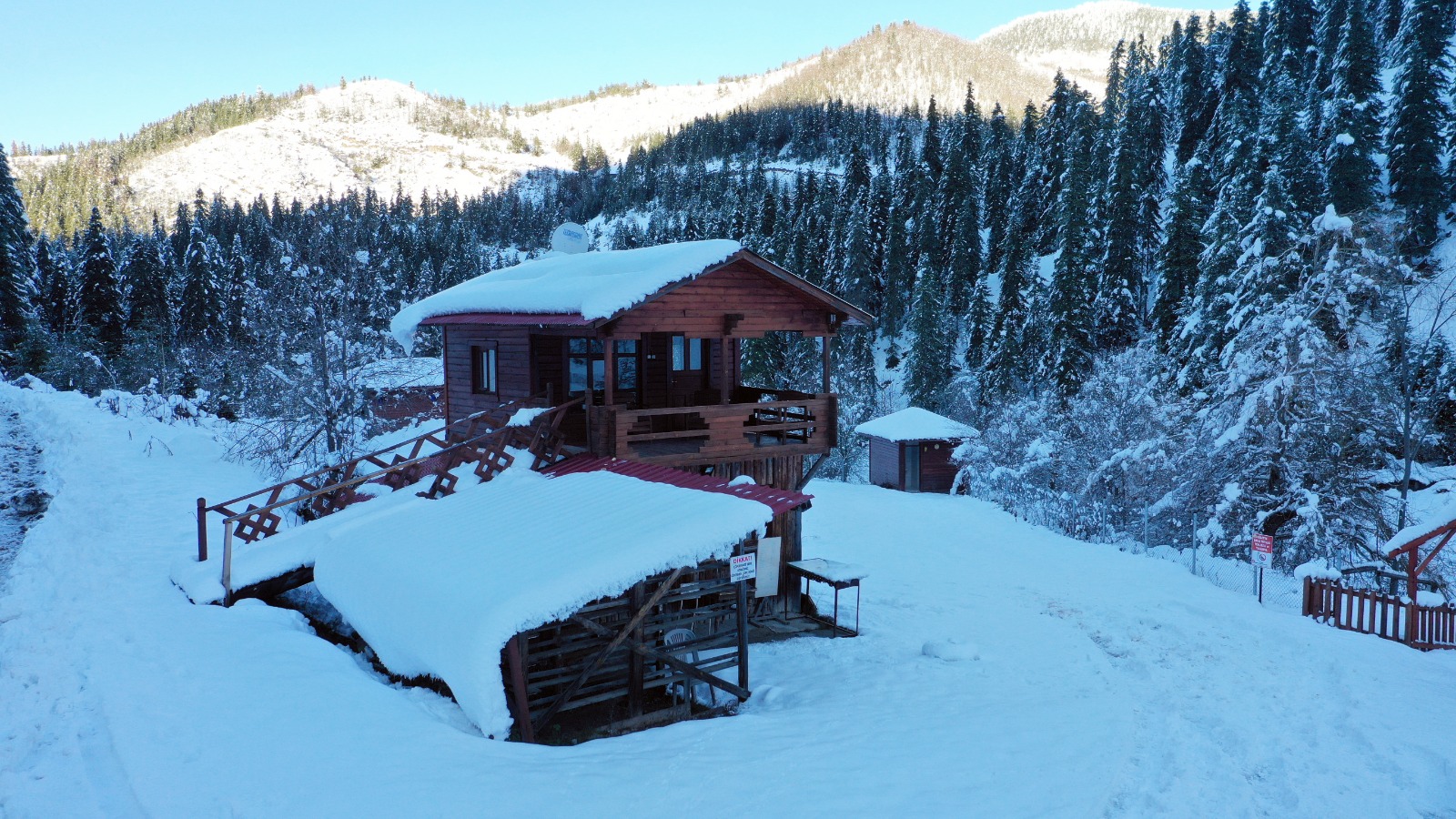 Kastamonu'nun Ilçesindeki Orman Parkı Beyaza Büründü Kartpostallık Görüntüler Oluştu! 22-3
