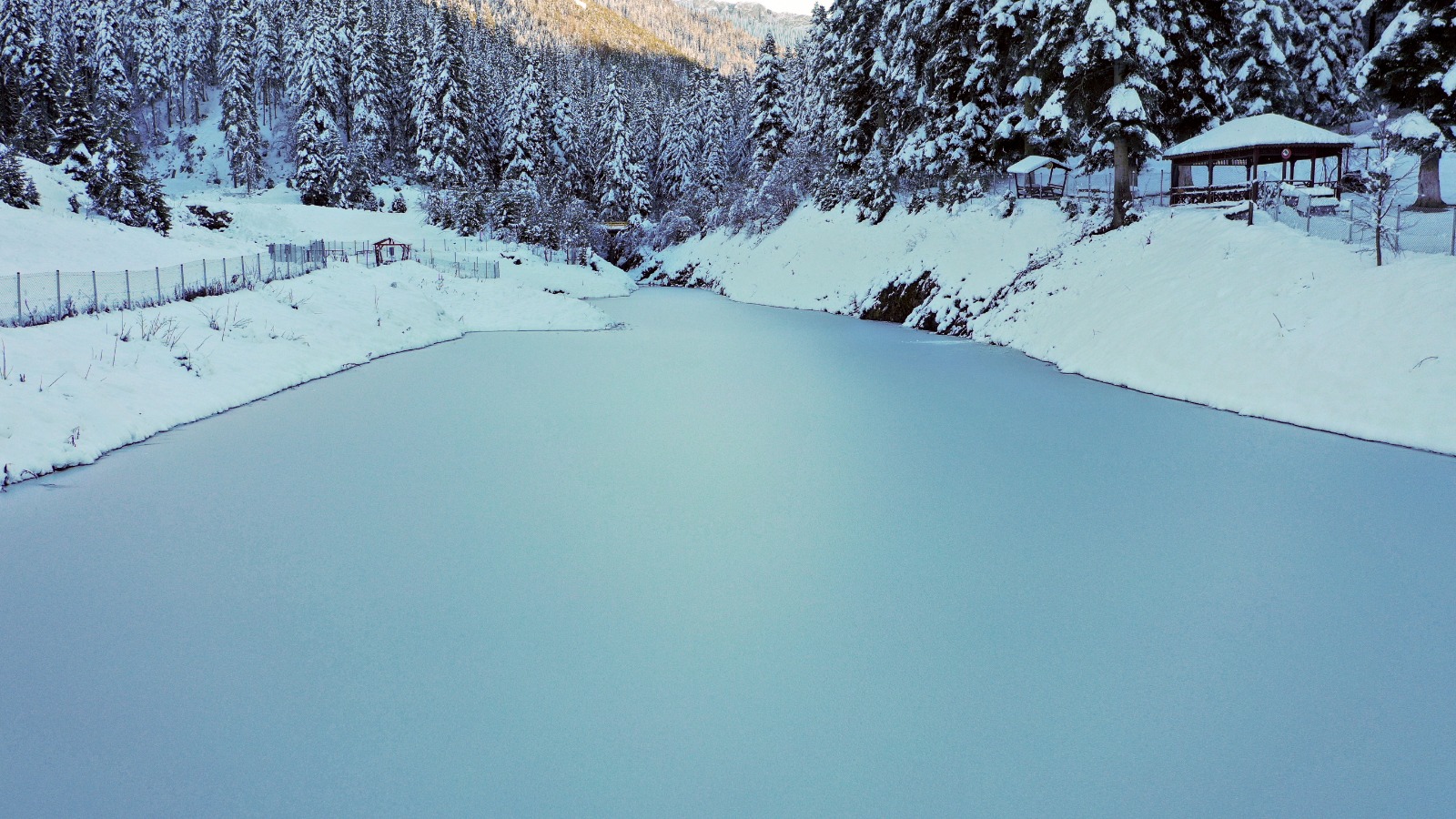 Kastamonu'nun Ilçesindeki Orman Parkı Beyaza Büründü Kartpostallık Görüntüler Oluştu! 4-3