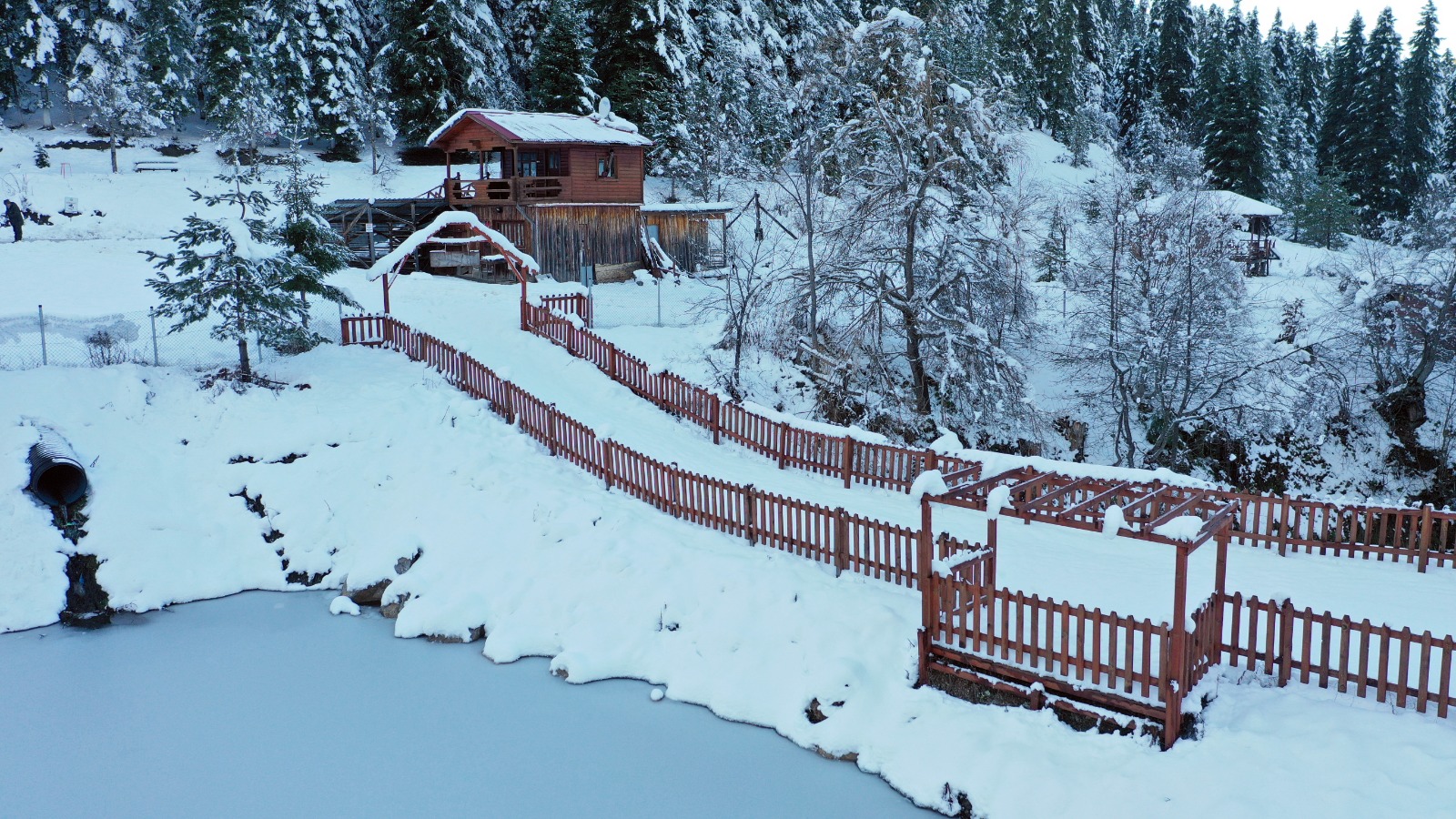 Kastamonu'nun Ilçesindeki Orman Parkı Beyaza Büründü Kartpostallık Görüntüler Oluştu! 6-3