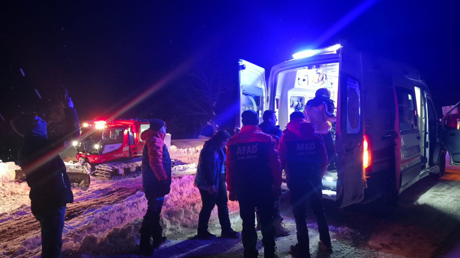 Kastamonu'nun Köyünde Mahsur Kalan Hasta 5 Saatlik Çalışmayla Hastaneye Ulaştırıldı 11