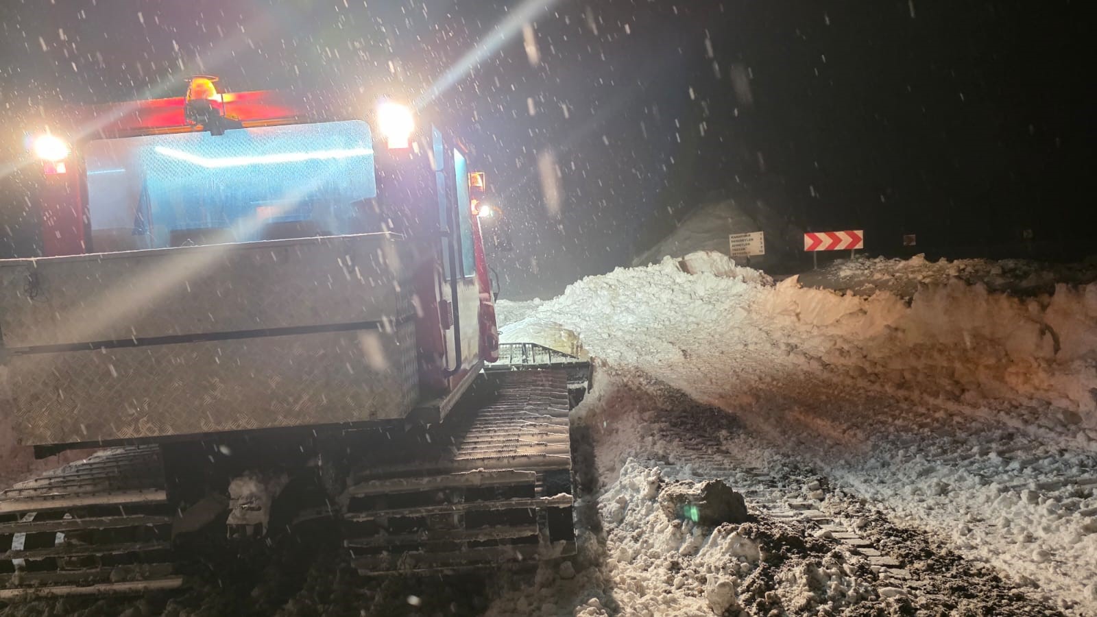 Kastamonu'nun Köyünde Mahsur Kalan Hasta 5 Saatlik Çalışmayla Hastaneye Ulaştırıldı 12