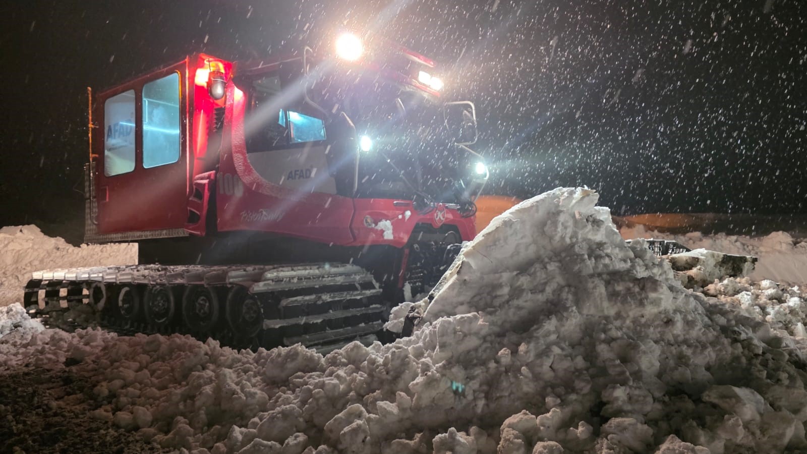 Kastamonu'nun Köyünde Mahsur Kalan Hasta 5 Saatlik Çalışmayla Hastaneye Ulaştırıldı 44
