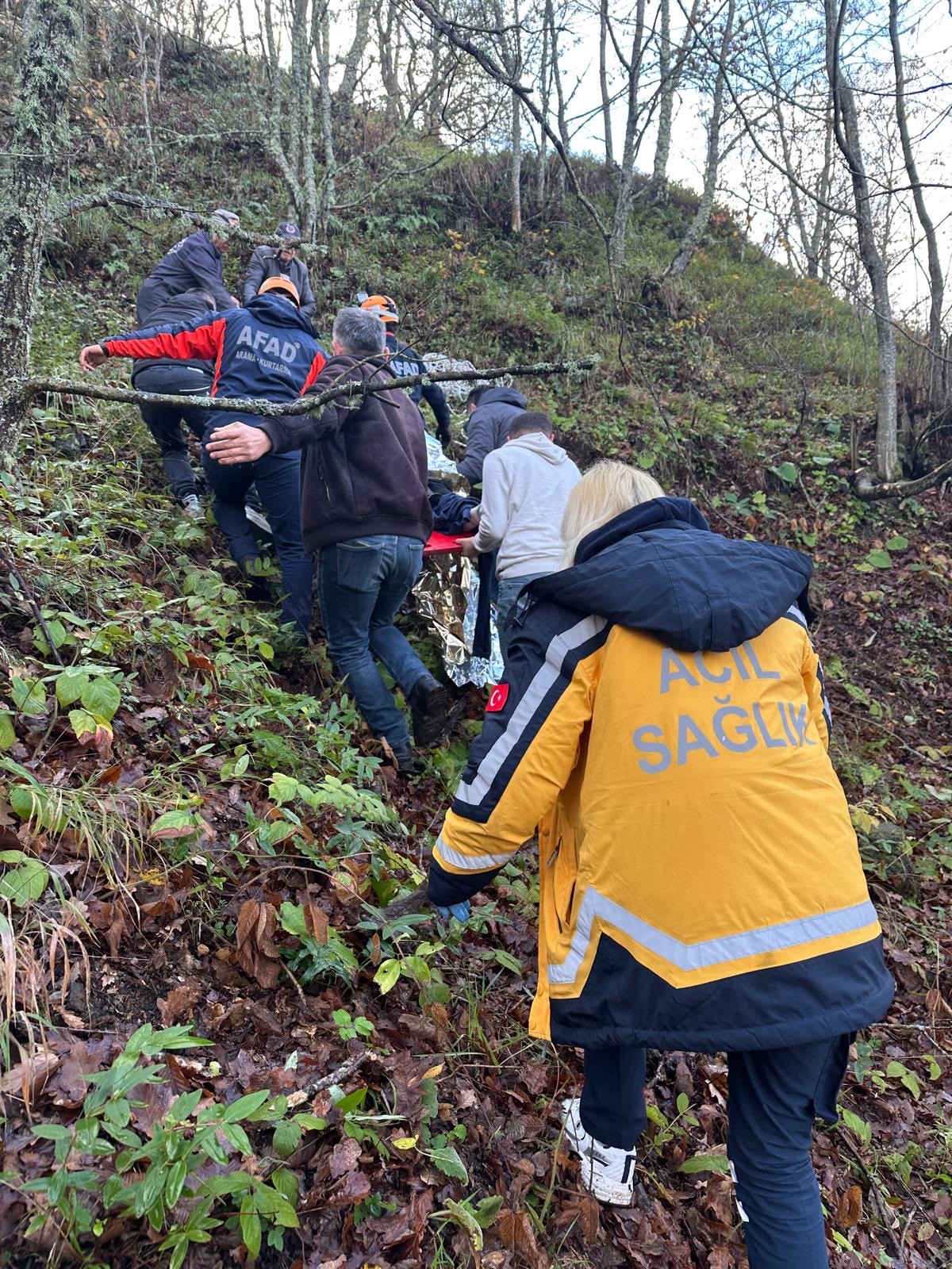 Kontrolden Çıkan Otomobil Ormanlık Alana Uçtu Kazada 2 Kişi Yaralandı 88