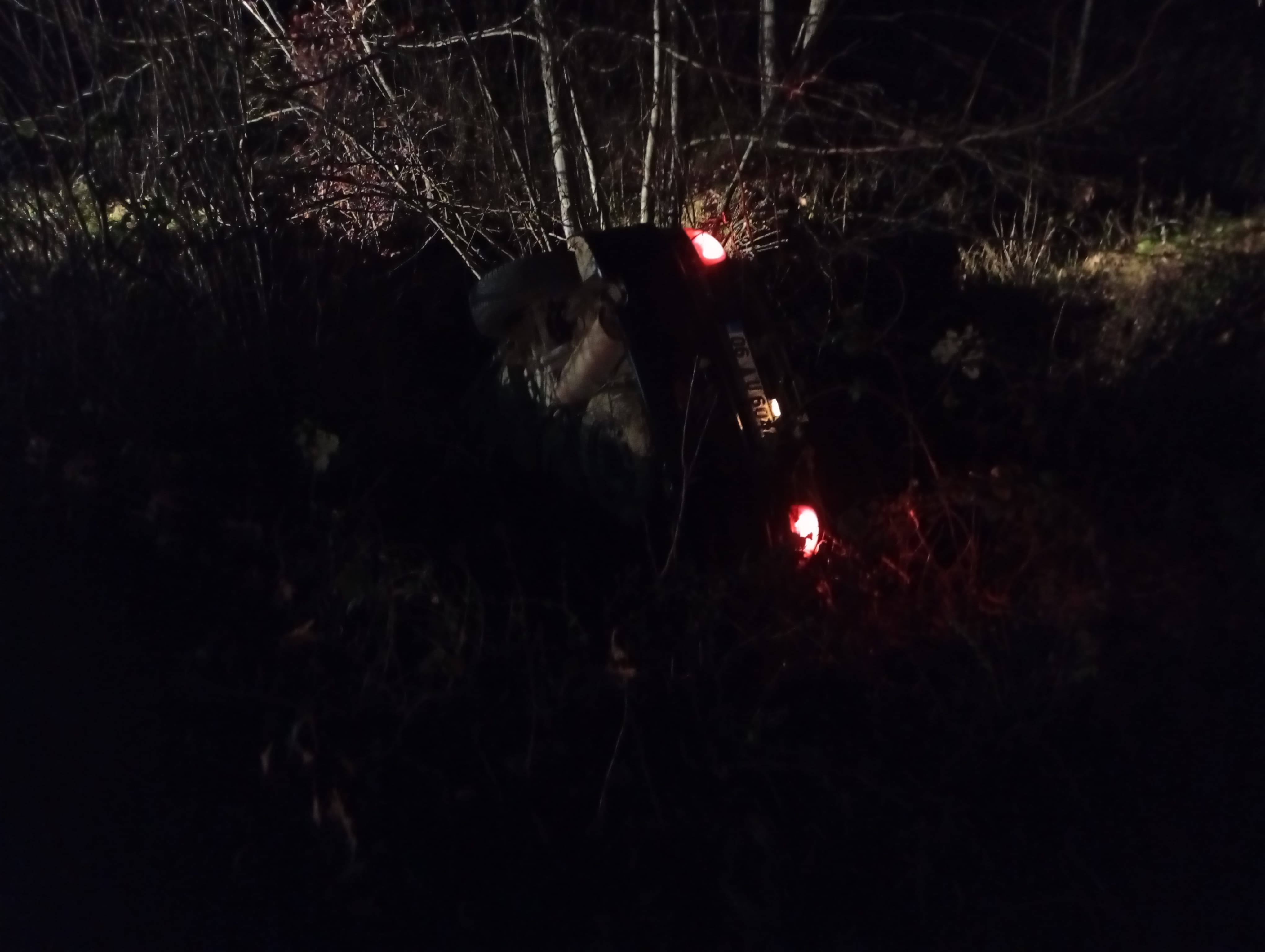 Korkutan Kaza! Otomobil Şarampole Devrildi Yakıt Sızıntısı Panik Yarattı! 22