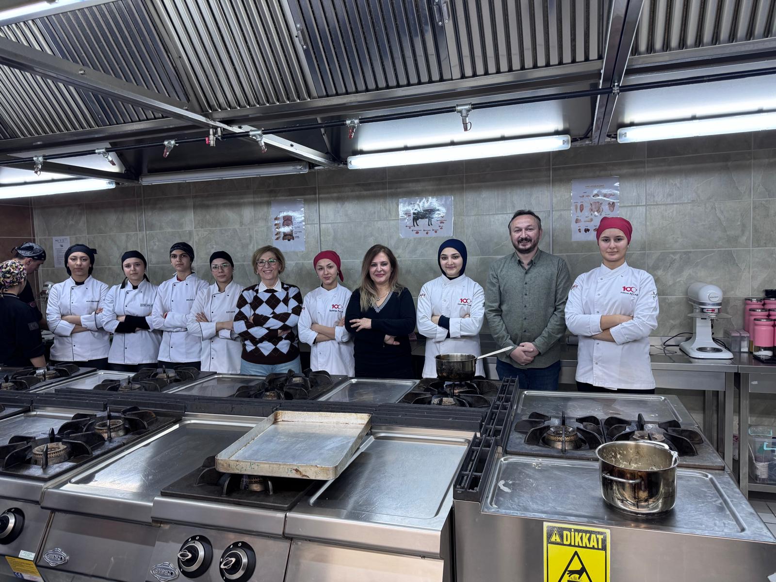 Lise Öğrencileri Kastamonu Üniversitesi’nde Genç Şef Oldu 4