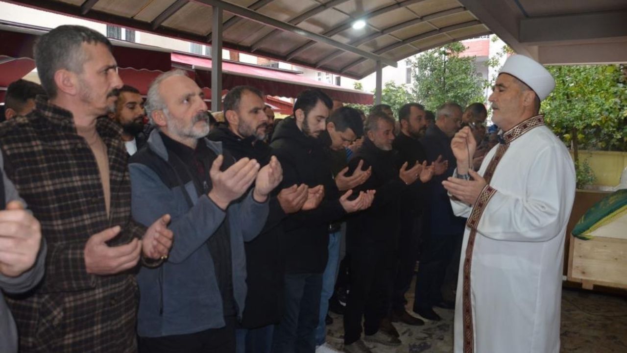 Maden Sahasında Göçük Faciası 4 Çocuk Babası Son Yolculuğuna Uğurlandı (3)