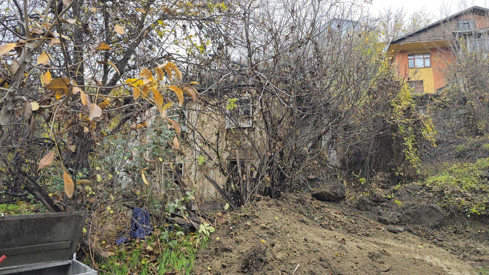 Metruk Binada Çıkan Yangın Büyümeden Söndürüldü 21