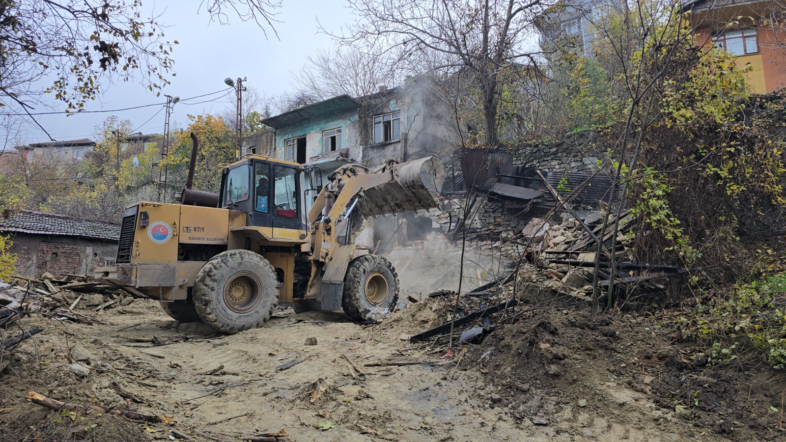 Metruk Binada Çıkan Yangın Büyümeden Söndürüldü 22