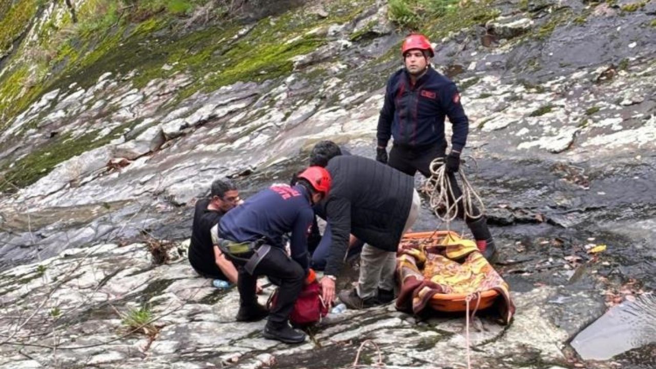 Muhtar 30 Metrelik Uçurumdan Düştü Ekipler Seferber Oldu (2)