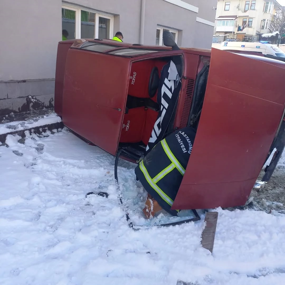 Okulun Bahçesine Otomobil Düştü (3)