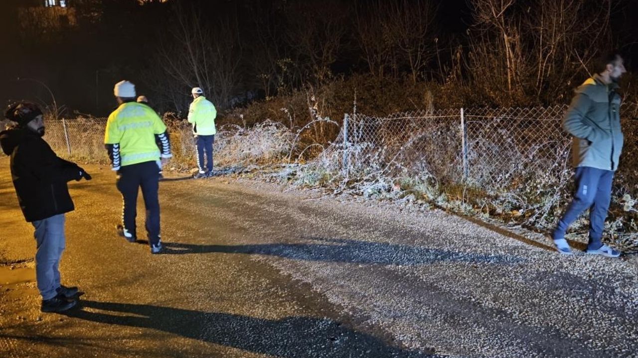 Otomobil Su Kanalına Uçtu Genç Sürücü Yaralandı (3)
