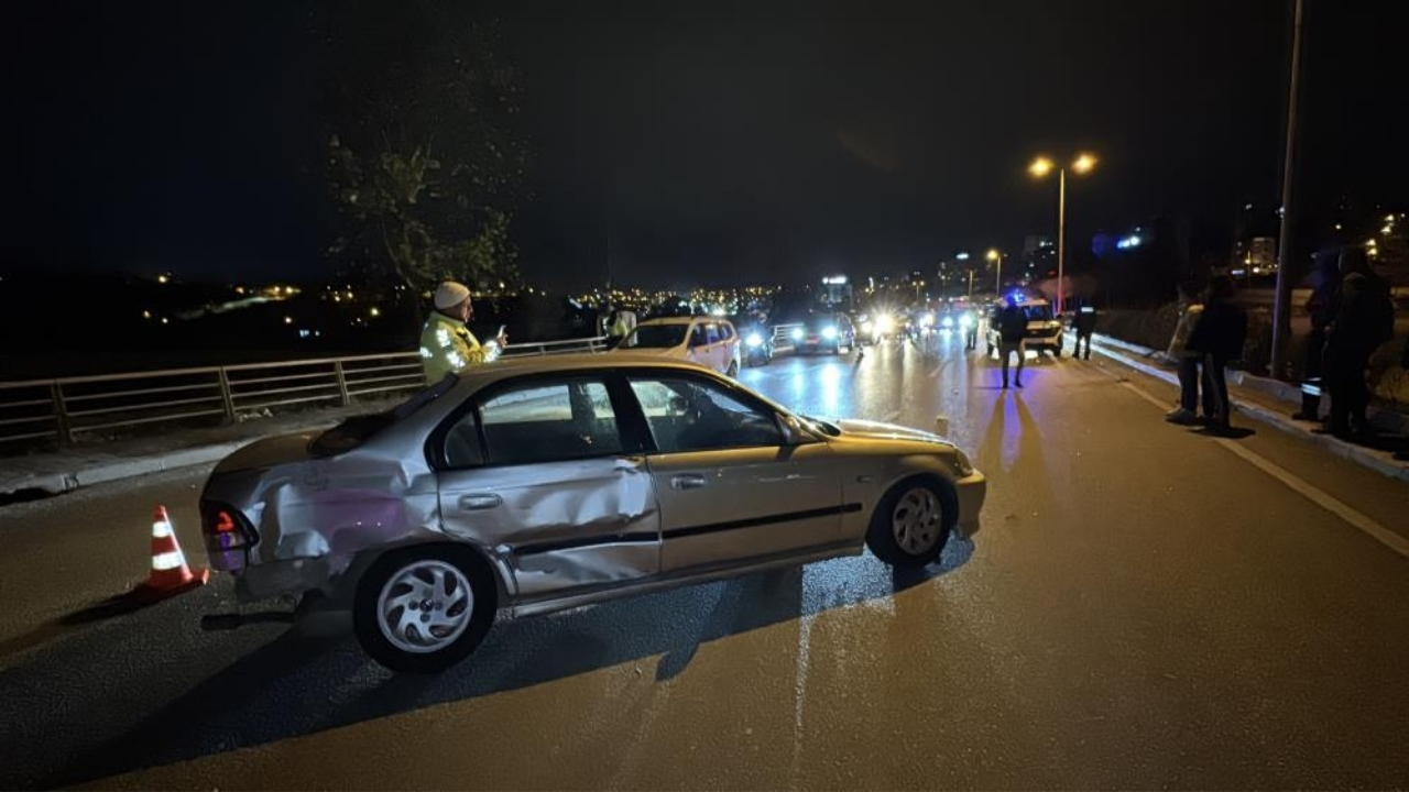 Refüjden Savruldu, Diğer Aracı Devirdi 3 Yaralı (3)