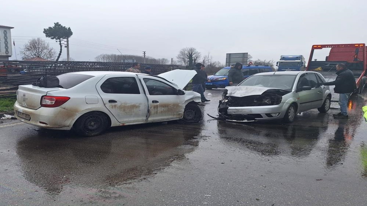 Samsun Iki Oto Çarpıştı (1)