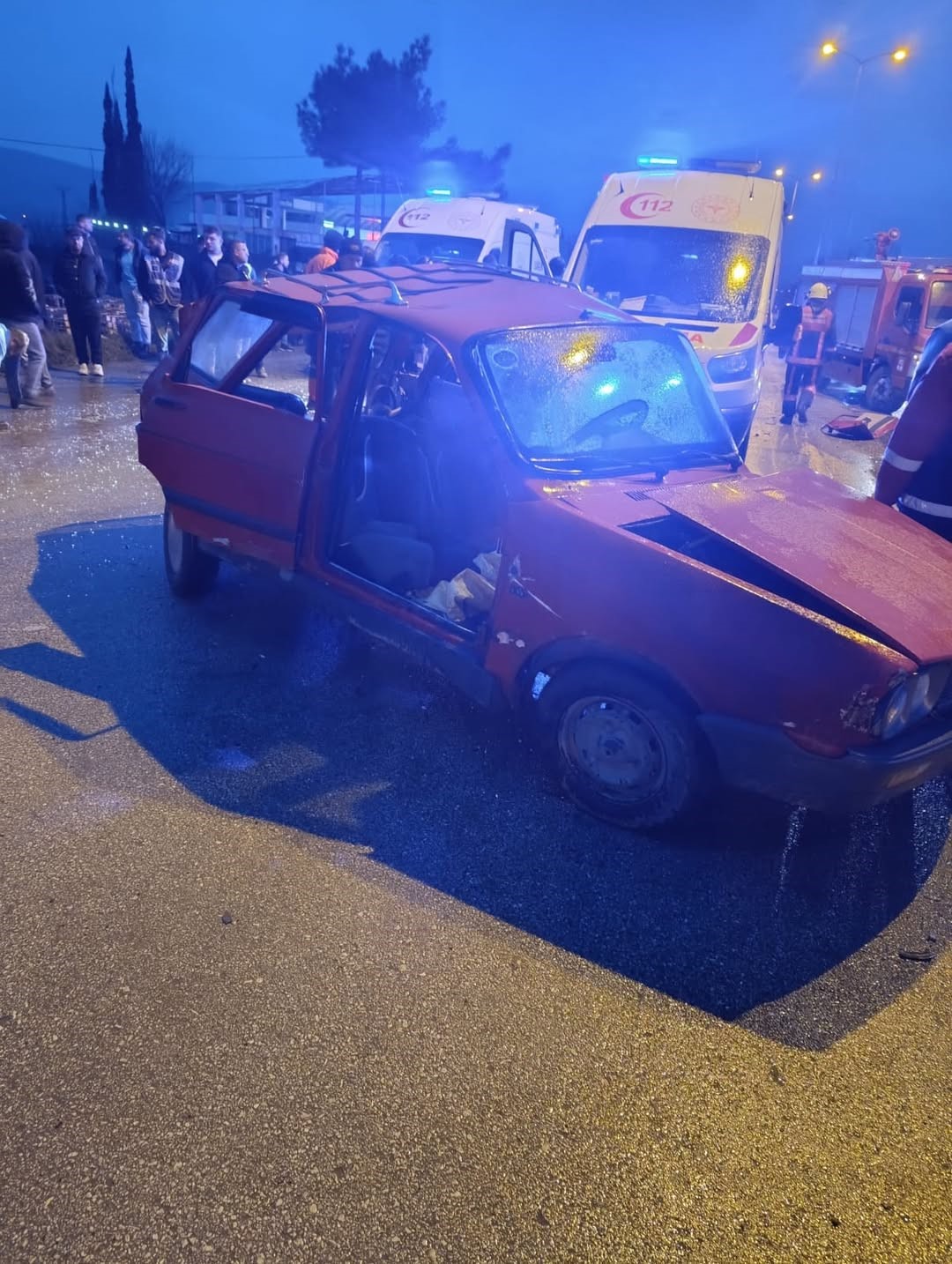 Servis Minibüsü Ile Otomobil Çarpıştı Feci Kazada 1 Ölü, 10 Yaralı Var! 8