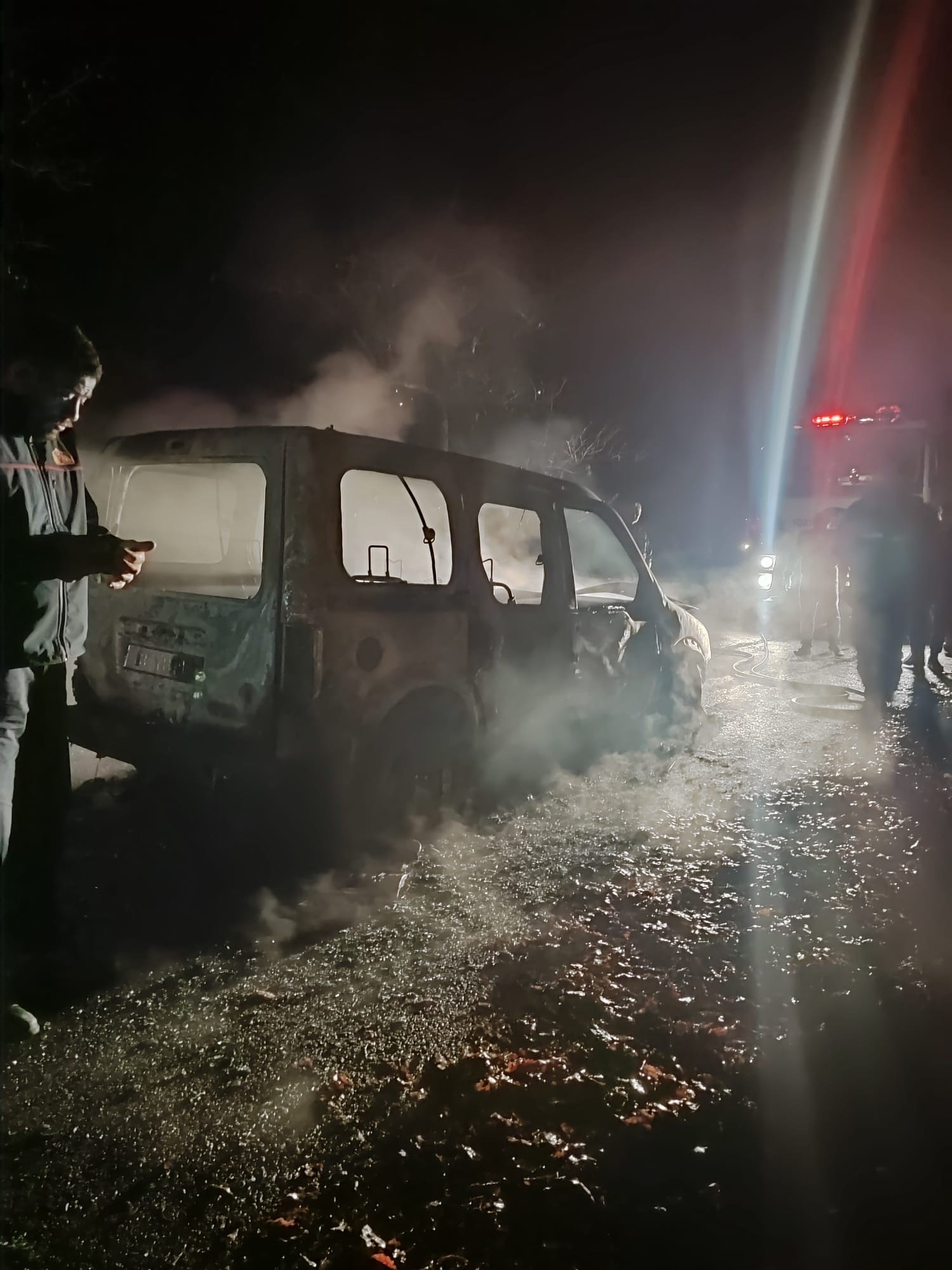 Seyir Halindeki Araç Alev Alev Yandı 13