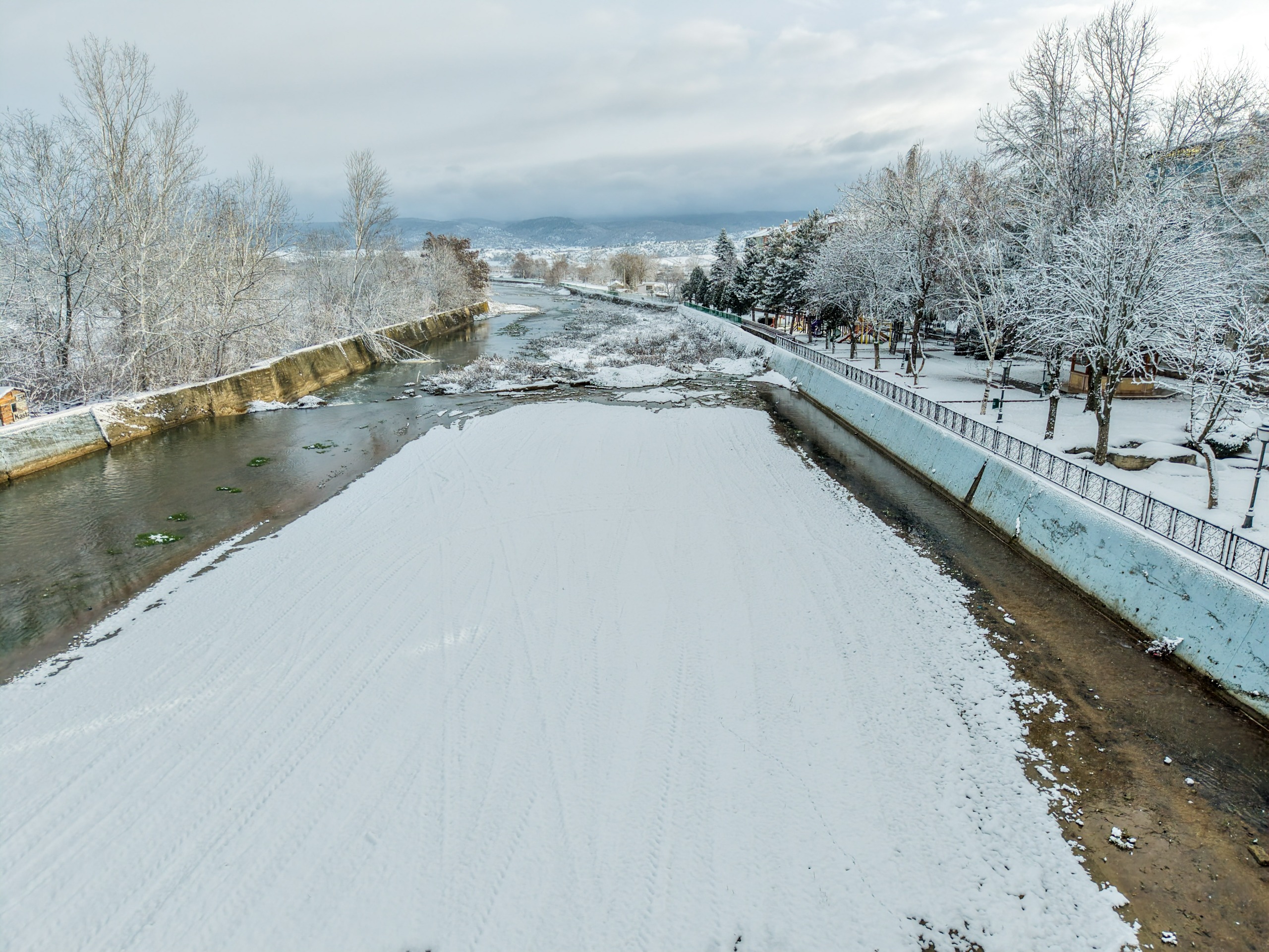 Taşköprü Beyaz Örtüyle Kaplandı 19