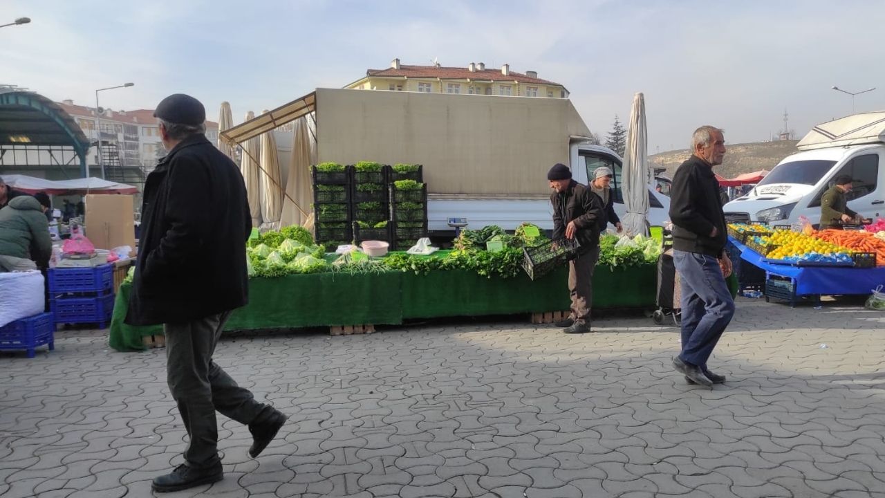 Taşköprü Cuma Pazarı’nda Yeni Yıl Öncesi Fiyatlar Nasıl (2)