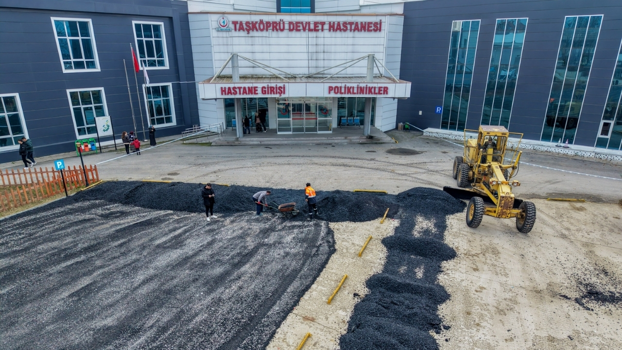Taşköprü Devlet Hastanesi Otoparkı Yenilendi Sıcak Asfalt Çalışması Tamamlandı (3)