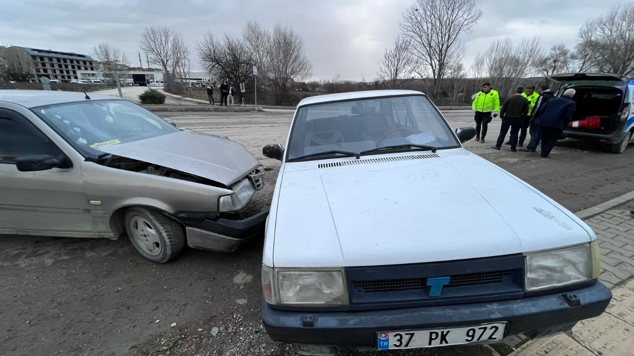 Taşköprü’de Feci Kaza İki Otomobil Burun Buruna Girdi (8)