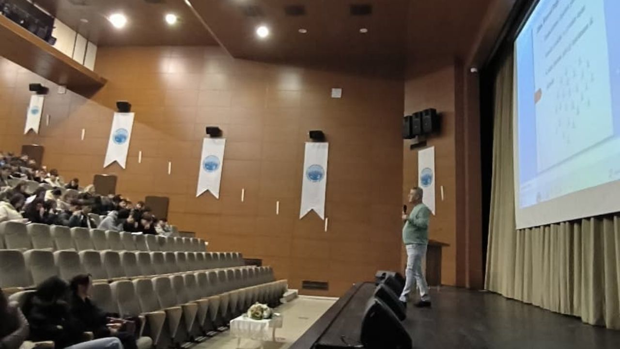 Taşköprü'de Gençlere Ilham Veren Söyleşi (1)