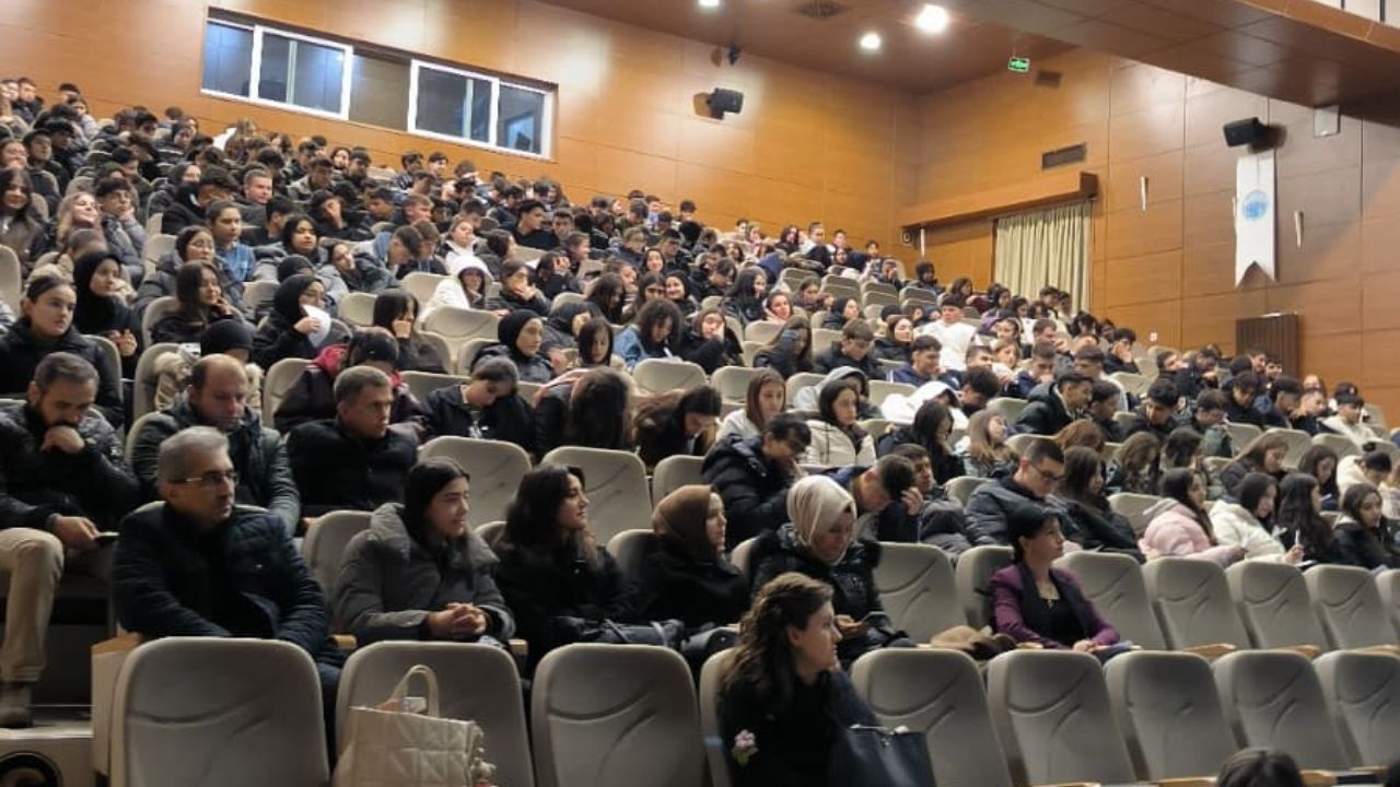 Taşköprü'de Gençlere Ilham Veren Söyleşi (3)