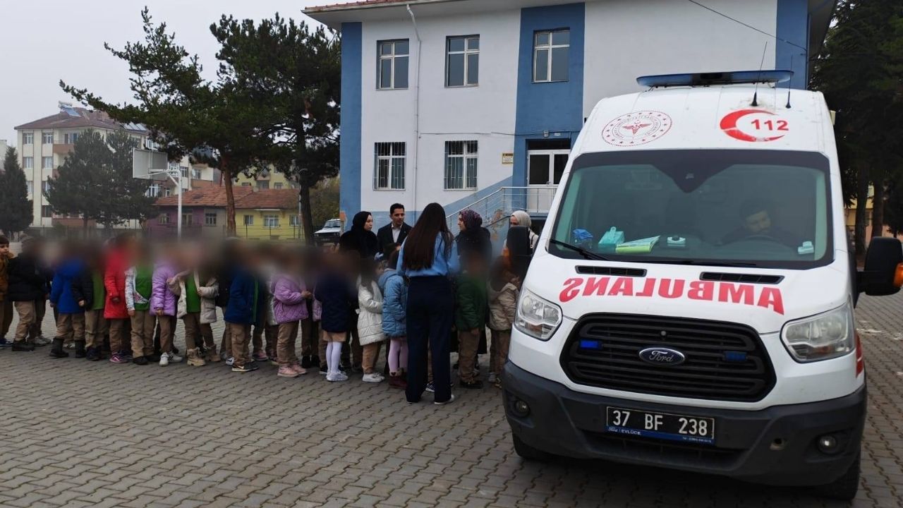 Taşköprü’de Minikler Ambulansı Tanıdı (1)