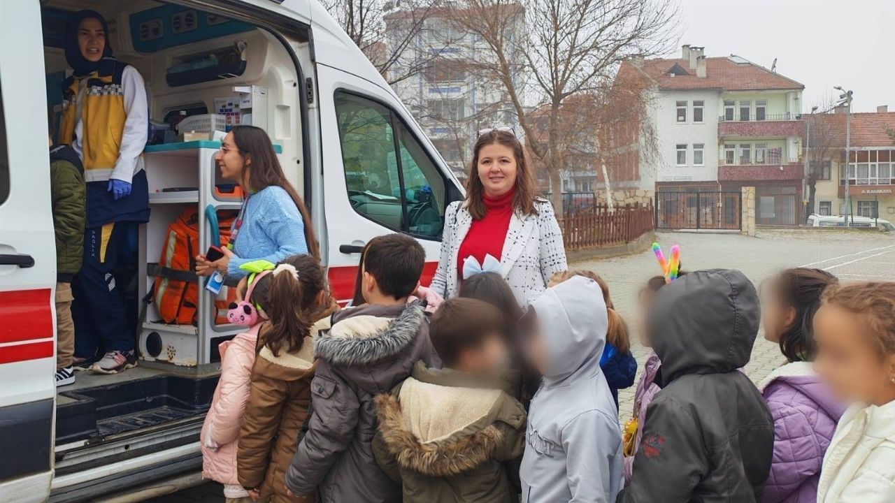 Taşköprü’de Minikler Ambulansı Tanıdı (3)