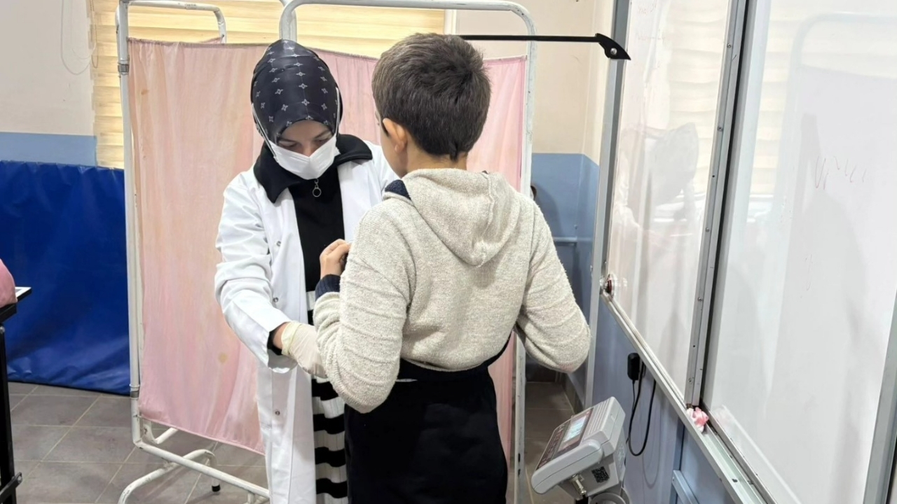 Taşköprü’de Öğrenciler Skolyoz Taramasından Geçti (3)