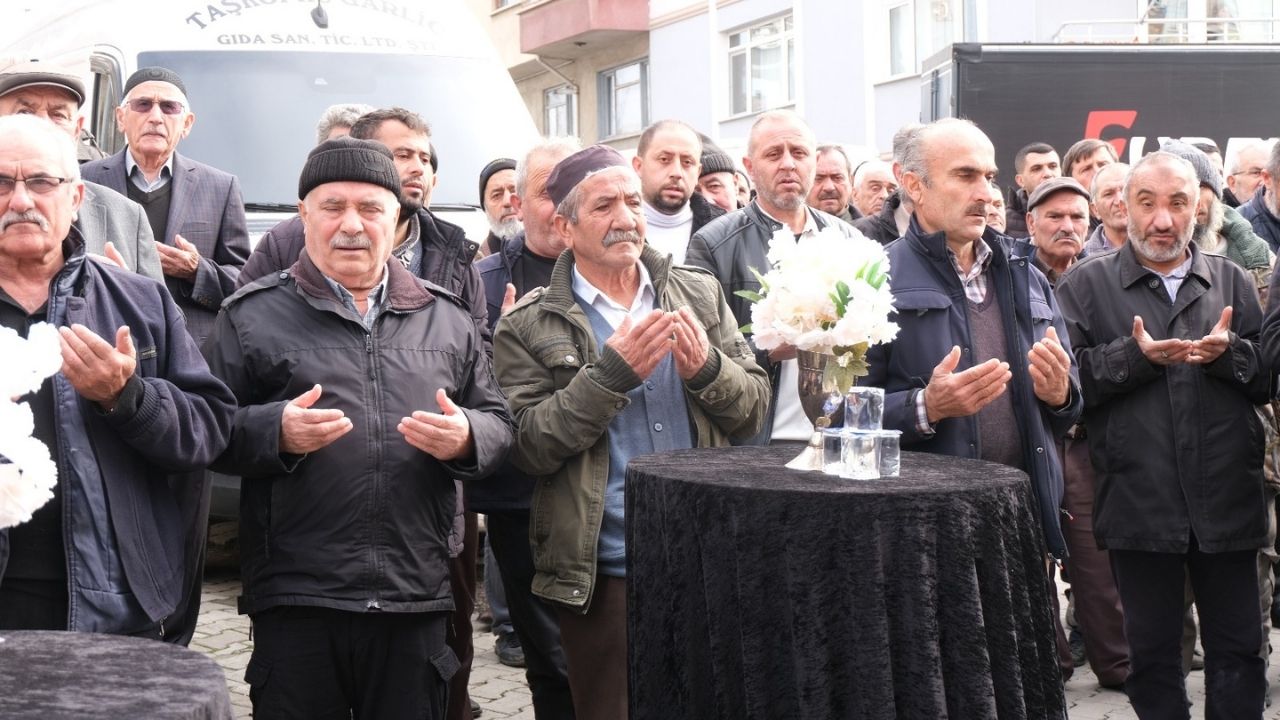 Taşköprü’de Yeni Market Açıldı Garlic Market’e Yoğun İlgi (3)
