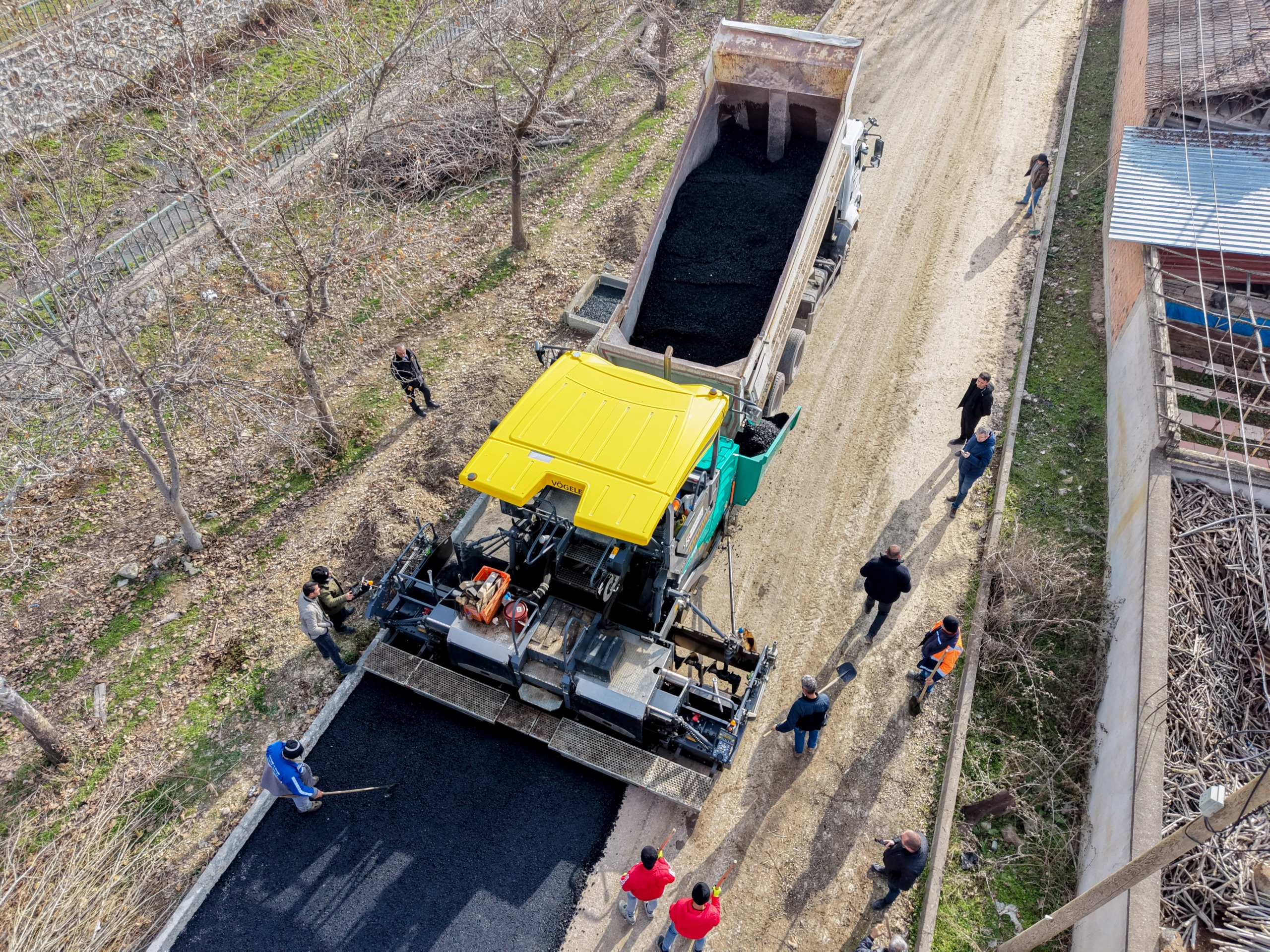 Taşköprü'nün Mahallesinde Sıcak Asfalt Çalışması Başladı 2