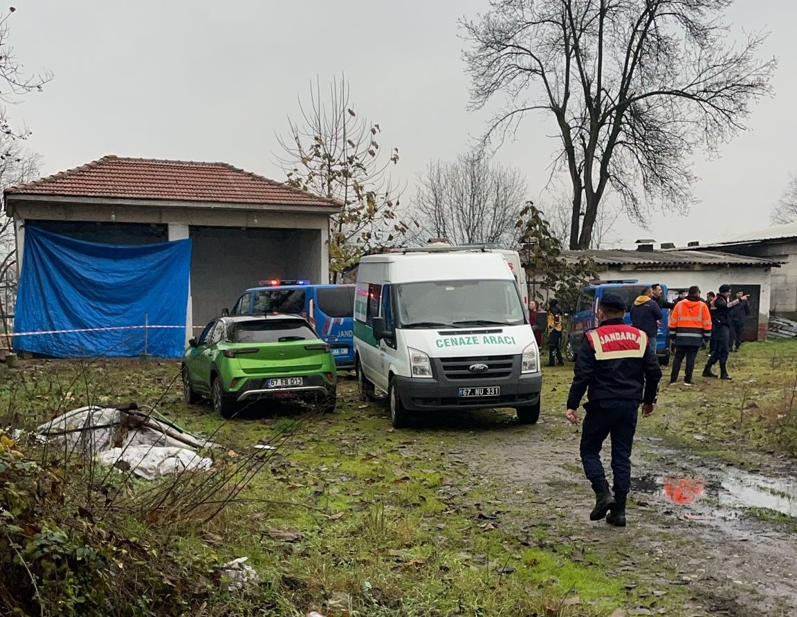 Tavuk Çiftliğinde Kendisini Asarak Hayatına Son Verdi 80000