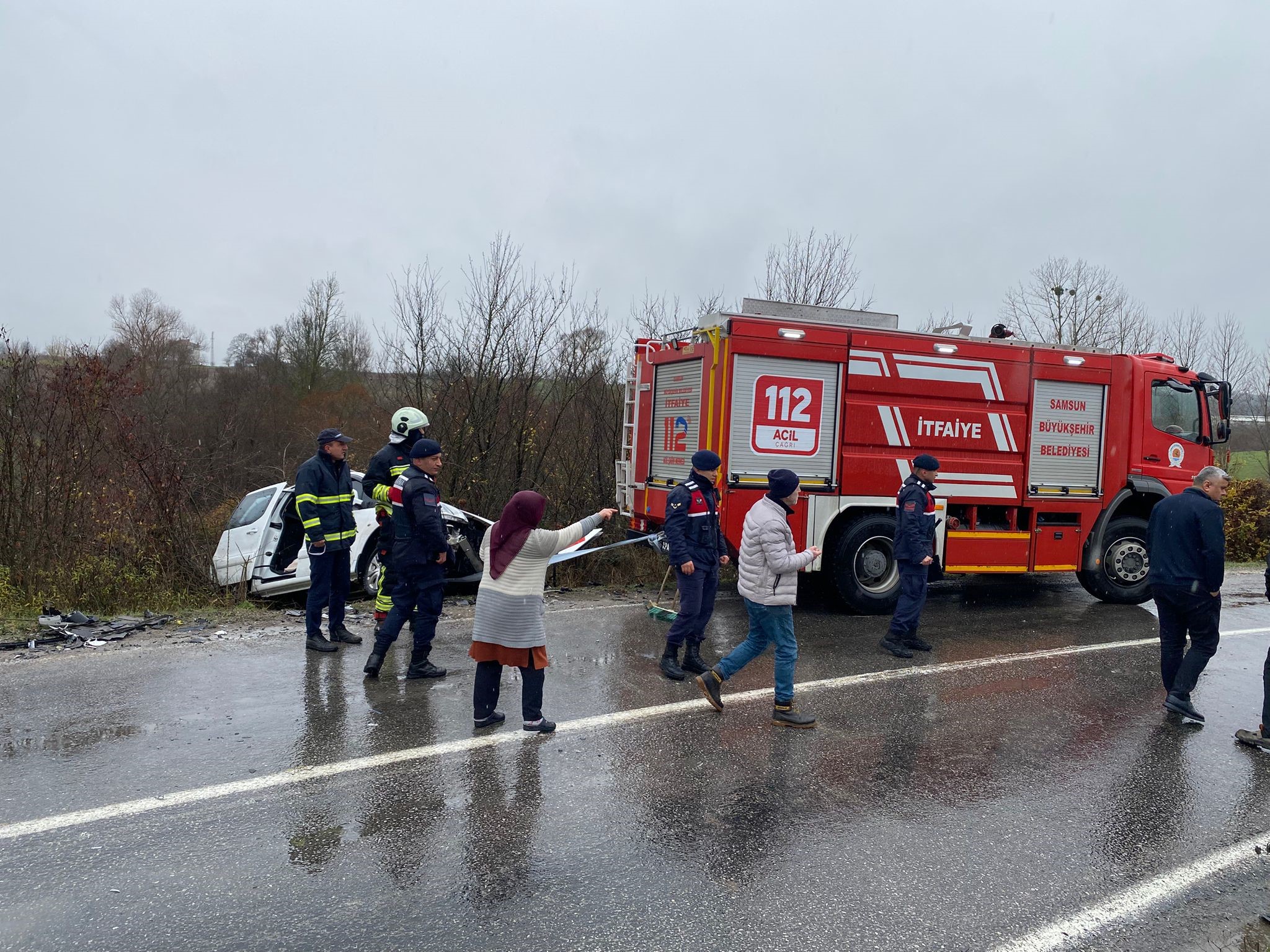 Ticari Araç Ile Kamyon Çarpıştı Feci Kazada 2 Yaralı Var! 8