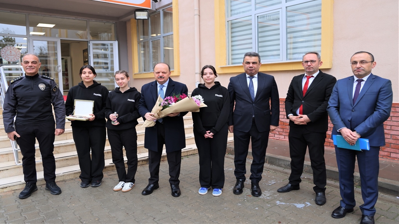 Vali Dallı Okul Ziyaret (1)