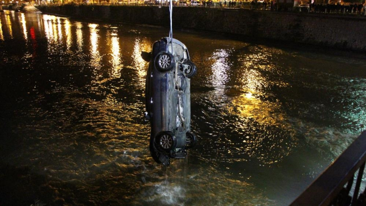 Yeşilırmak’ta Can Pazarı Nehre Uçan Otomobilde 1 Kişi Öldü (3)