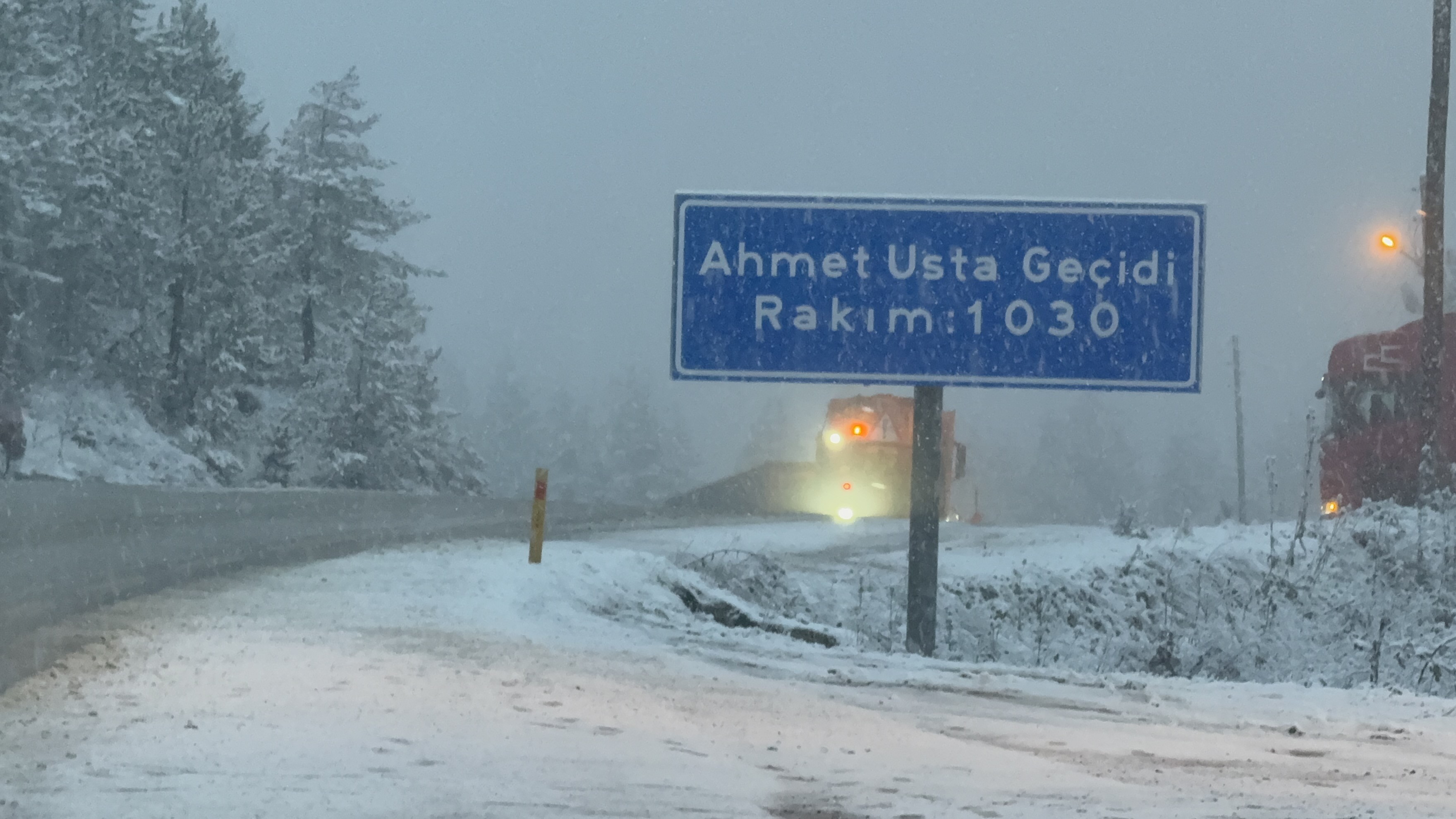 Yüksek Kesimlerde Kar Etkisini Gösterdi Kara Yolu Beyaza Büründü 12