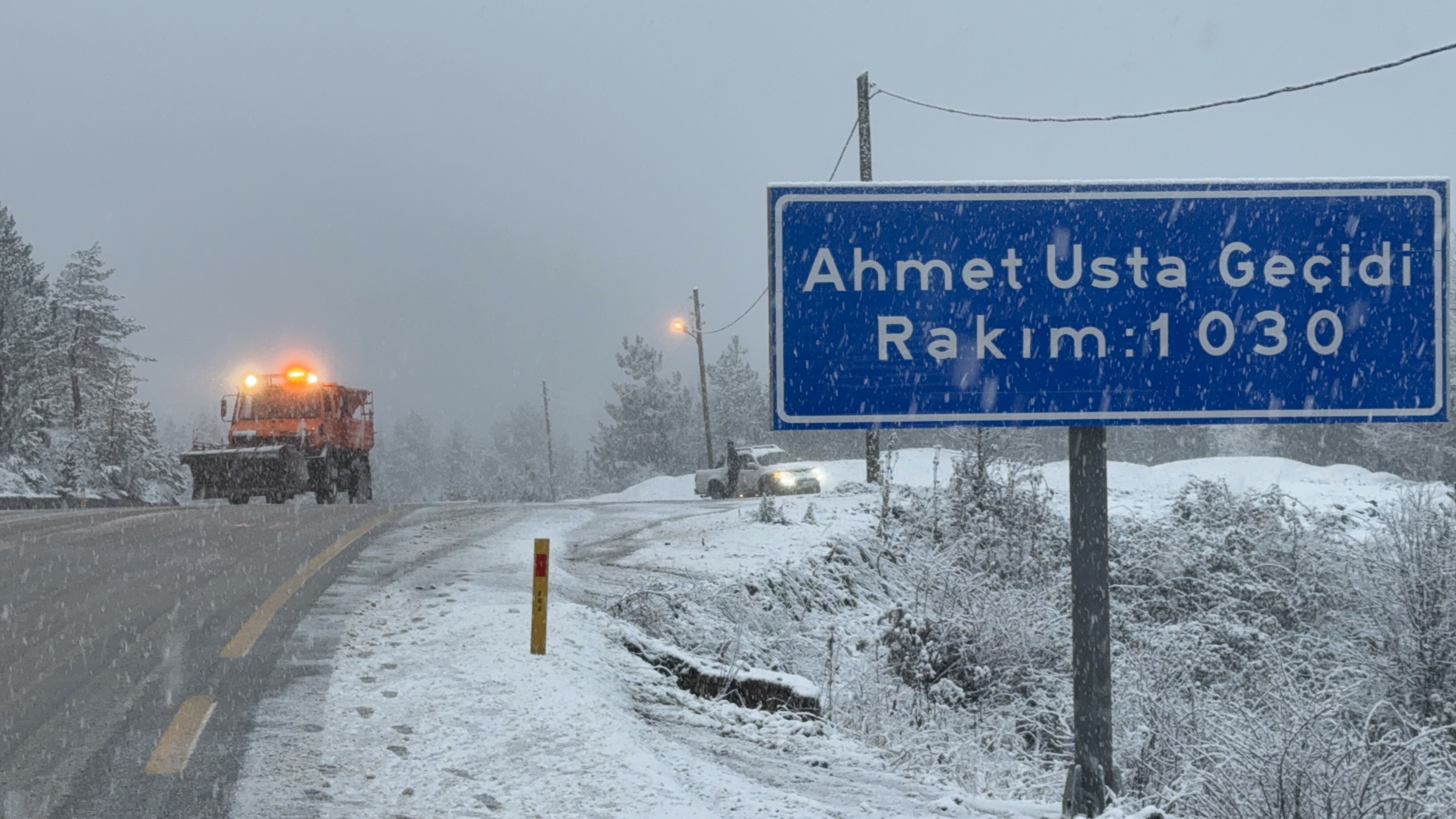Yüksek Kesimlerde Kar Etkisini Gösterdi Kara Yolu Beyaza Büründü 14
