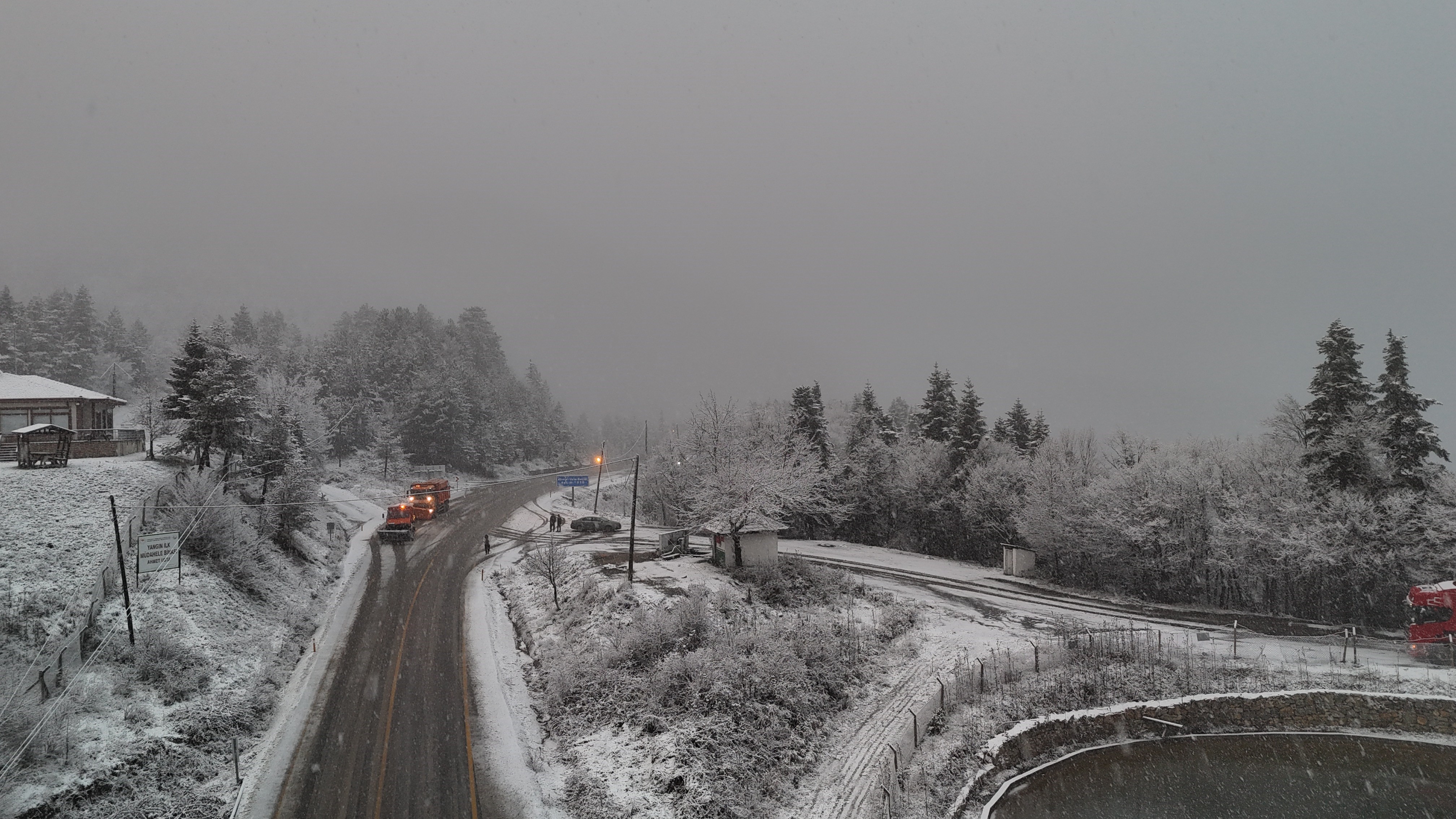 Yüksek Kesimlerde Kar Etkisini Gösterdi Kara Yolu Beyaza Büründü 15