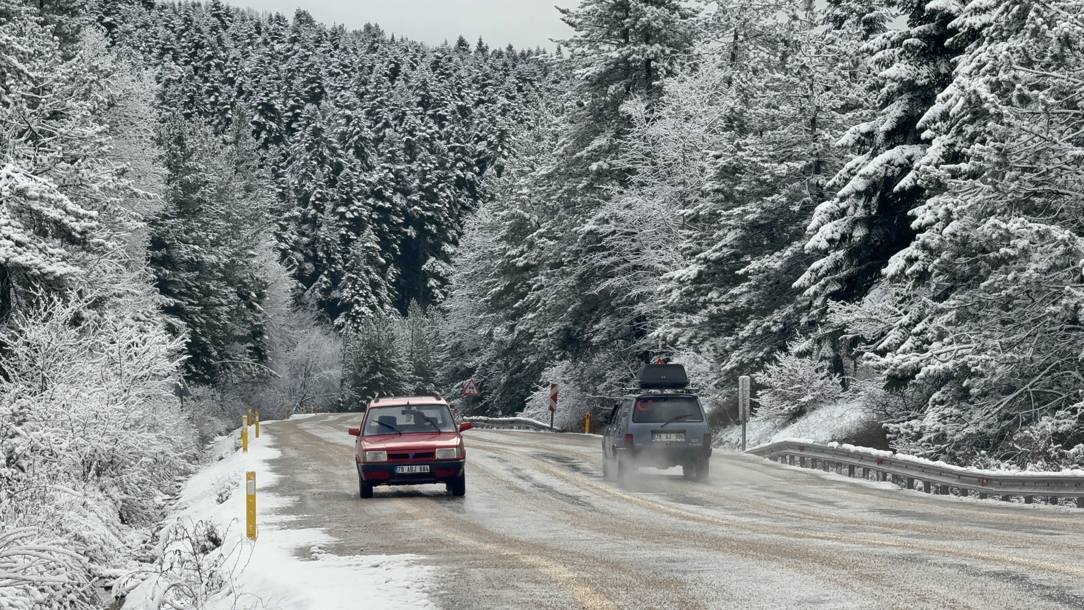 Yüksek Kesimlerde Kar Etkisini Gösterdi Kara Yolu Beyaza Büründü 44