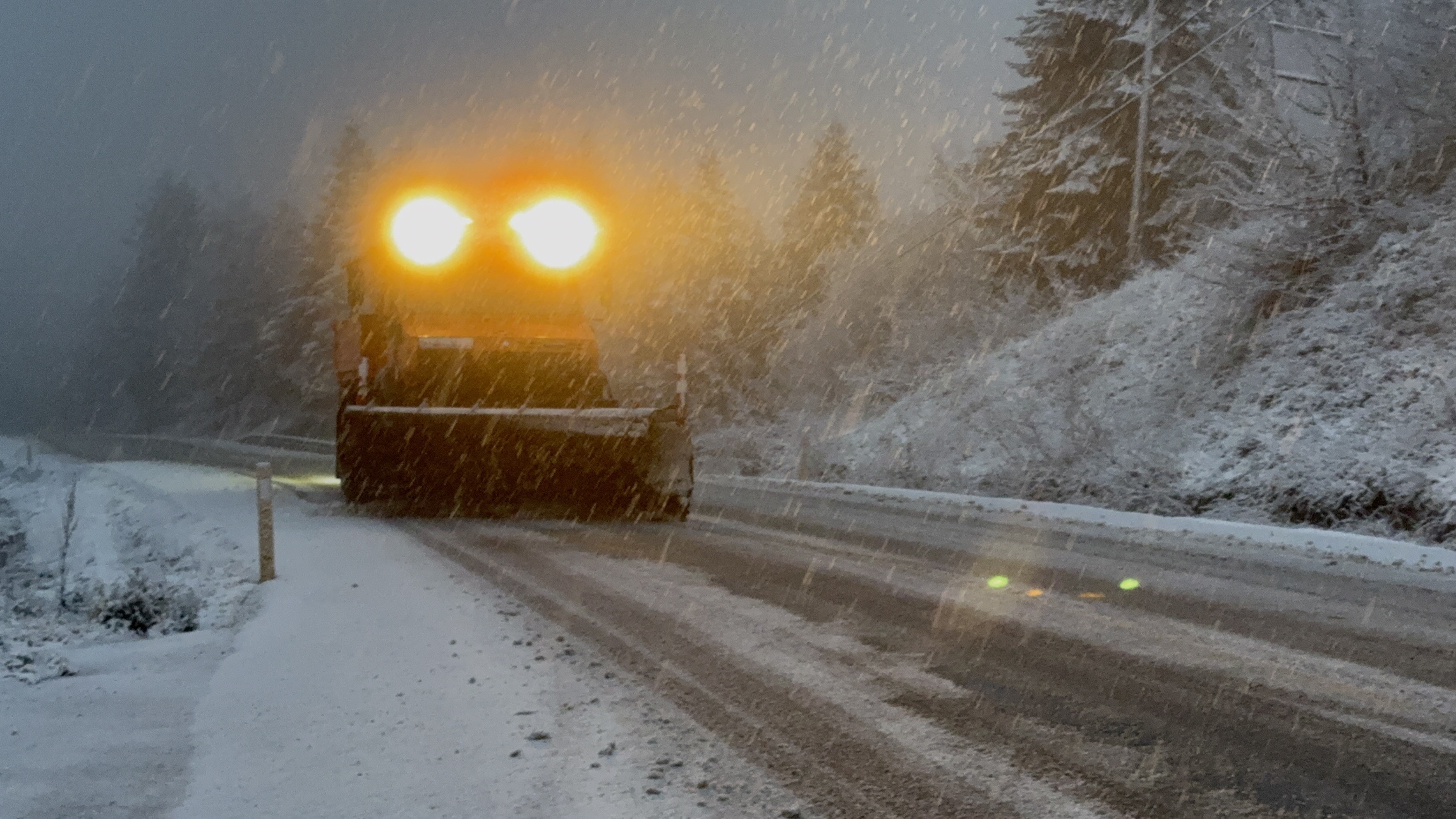 Yüksek Kesimlerde Kar Etkisini Gösterdi Kara Yolu Beyaza Büründü 5