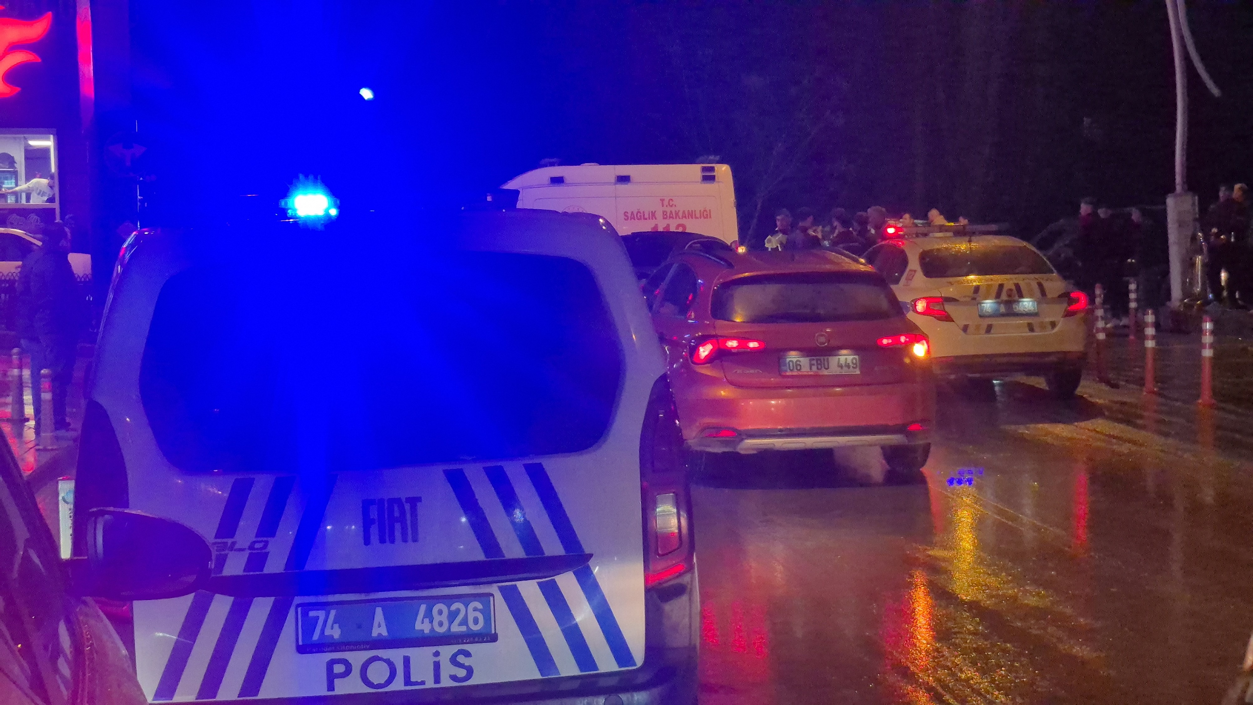 Akrabalar Arasında Bıçaklı Kavga 2 Yaralı1